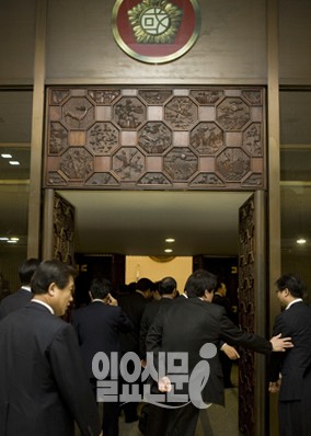 '국회의원 연금 128억' 새해 예산안 통과…"대선 끝났다" 제밥그릇 챙기기