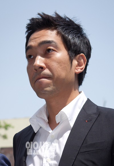 고영욱 입건에 온라인 부글부글…네티즌 "화학적 거세해라" "컴퓨터 뒤져봐라"