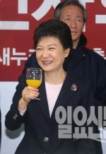[속보] 박근혜 당선인, '다보스포럼'에 이인제 의원 특사 파견