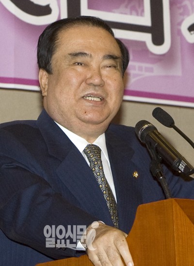비대위원장 추대된 문희상, '위기의 민주당호' 구할 수 있을까