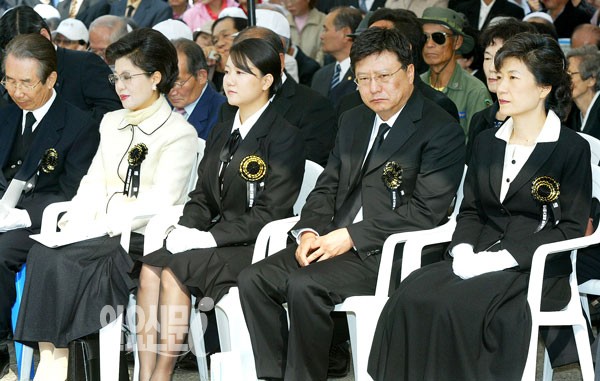 박근혜 두 동생 ‘정중동 행보’ 추적