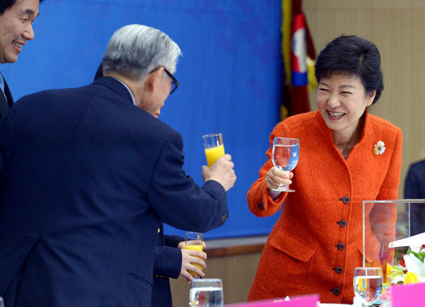 ‘접촉 끊고 불통’ 그녀의 전매특허