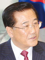박준영 지사 도의회서 '물세례' 봉변당한 사연은…'호남인 비하' 발언 부메랑(?)