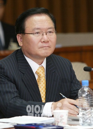 [속보]이동흡 후보자 인사청문 보고서 채택 무산…여야 이견 차로 회의 파행