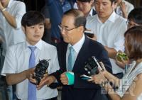 검찰, 'CJ서 3억 원대 뇌물 수수' 전군표 전 국세청장 구속기소