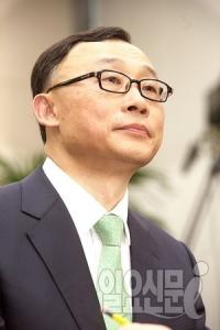 채동욱 사퇴, 넷심은? "감찰 공표 곧 해고통지" vs "깨끗하면 왜 물러나나"