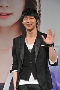 박유천 안신애 열애? "골프 데이트…부모까지 만나"
