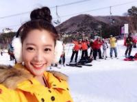 클라라 스키장서 뭐해? 눈송이 같은 함박웃음 '눈길'