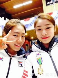 '빙상계 여제' 김연아 이상화 다정한 친분 인증샷 화제