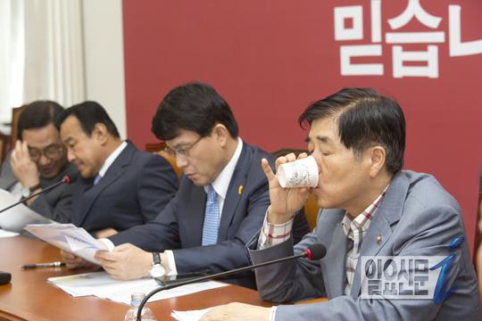 목타는 새누리당 비상대책위원회의