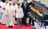 박근혜 대통령과 나란히 선 프란치스코 교황