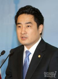 '아나운서 성희롱' 강용석 벌금형 확정 TV프로그램 출연 여부 초미 관심사