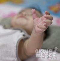 친딸 60만원에 판 남성에 징역형 선고