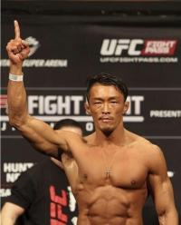 추성훈 UFC 복귀전 승리 소감 “응원 감사합니다” 심판 만장일치 판정승 '자축' 