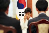 박근혜 "에볼라 발병국에 의료진 파견하라" 네티즌 "국민 목숨부터 챙기길"