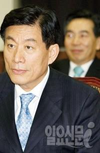“원세훈 법정구속” 유죄 판결한 김상환 판사는 누구? “나꼼수 판결에도 ‘소신’”