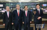 임종룡 금융위원장, 한국거래소 통합IT관제센터 방문