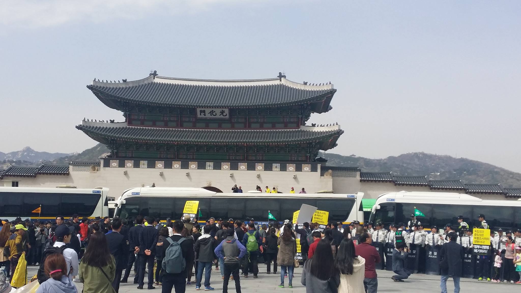 극으로 치닫는 세월호 추모 집회 "진실은 없고 침묵만"