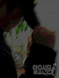 대낮 서울 한복판서 전 동거녀 16차례 찌른 남성