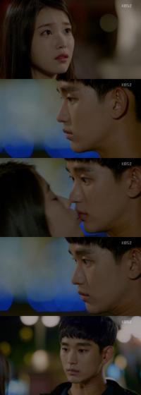 아이유, 김수현에 기습 ‘심쿵 키스’...‘프로듀사’ 러브라인 꼬여가네
