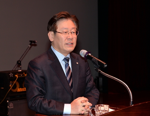 이재명 성남시장, “꼬리를 잡아 몸통을 흔드는 도전 이어갈 것…내년 총선은 불출마” 
