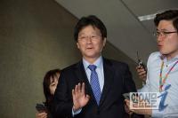 '거부권 정국' 유승민 이병기 '어색한 조우' 박 대통령 의중 주고 받았나