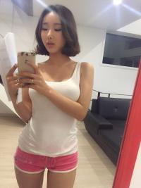 임유림, 잘록한 허리라인 공개하며 ‘명품 골반녀’ 등극