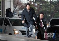 ‘청와대 문건유출’ 재판 박지만 회장 증인 출석