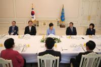박근혜 ‘식사 정치’ 재개 논란