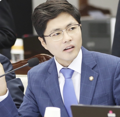 트랜스젠더, 고환적출해야 군면제? 