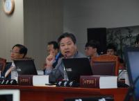[국감이슈] 野 “'7초안에 못한다'며 답변 거부한 최경환, 새누리당 질의엔 불만없이 답변"
