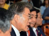 문재인 "국정교과서 집필진 비공개, 자신 없고 당당하지 못해서"