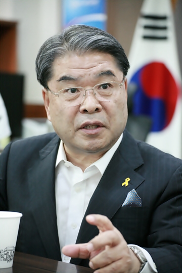 이재정 경기도교육감 “정부, 국정화 추진 대신 누리과정 부담해야”