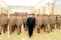 [이윤걸이 쓰는 진짜 김정은 이야기] 북한 고위층 길들이는 통치자금의 실체