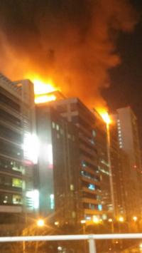 [속보] [영상] 분당 수내역 인근 화재 발생…분당세무서 옆 건물 불길에 휩싸여