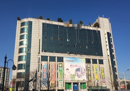 [단독] ‘회장이 뭐길래’ 한 건물에 회장과 용역업체는 둘