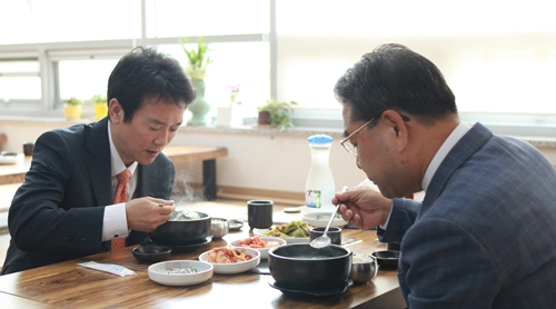 누리과정 총대 멘 ‘남경필’… 경기도 연정 “그땐 그랬지”