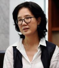 위안부 할머니들, 박유하 교수 월급 압류
