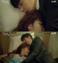 ‘치인트’ 박해진·김고은, 한 침대에 누워…‘두근두근’