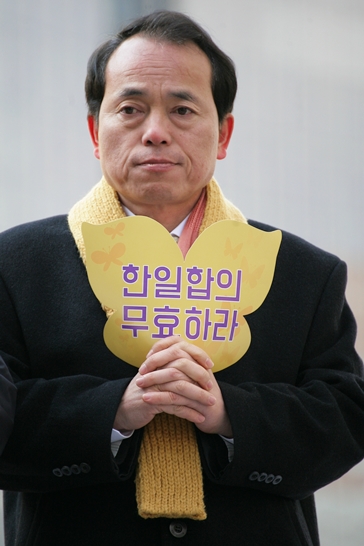 김윤식 시흥시장 “입술 굳게 다문 채 꿋꿋이”··· 평화의 소녀상 해외 건립 추진