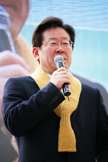 이재명 성남시장, “대한민국이 전제군주국이냐?”