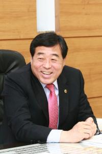 [만나봅시다] 윤화섭 경기도의회 의장 “화합과 상생으로 강한 경기도 만들어야”