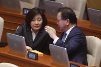 이야기 나누는 더민주당 김부겸, 박영선 의원