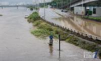 빗물 가득 고인 동부간선도로 ‘통제’
