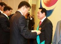 김학송 도로공사 사장, 금탑산업훈장 수상