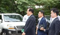 법원에 출두하는 박준영 의원