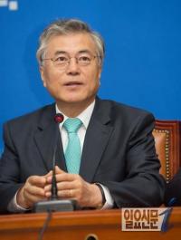 박근혜 대통령 건국절 발언 비판한 문재인 전 대표에 여권 총공세
