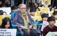 “위안부 합의 이행하라” 일본 관방장관 발언에 정치권 발칵