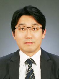 [기자수첩] 김관용 경북지사,  "朴心 살피느라 民心 못봐"… '사드유치단 된 사드대응단'