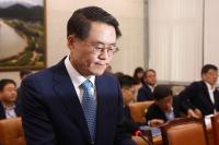 동문회 사이트에 “정의는 승리한다” 글 올린 김재수 장관 구설수